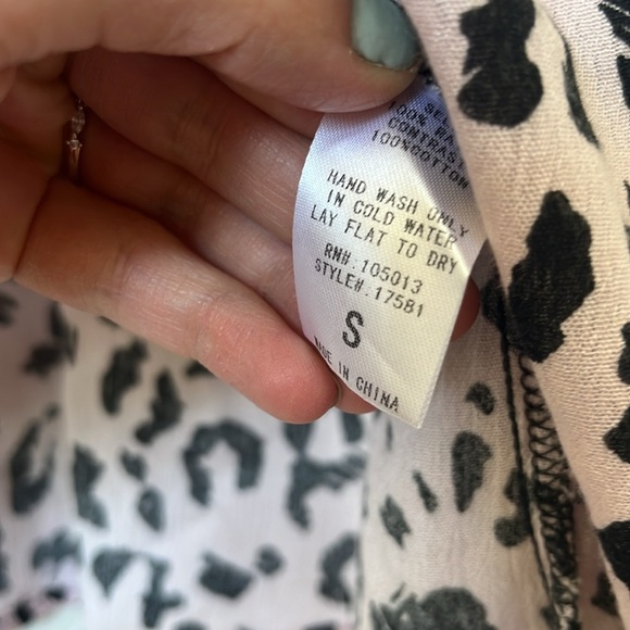 Savanna Jane Blouse Top Floral Embroidered Animal Print Black Pink size Small - Picture 8 of 10